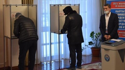По предварительным данным, на выборах президента Кыргызстана с большим отрывом победил Садыр Жапаров