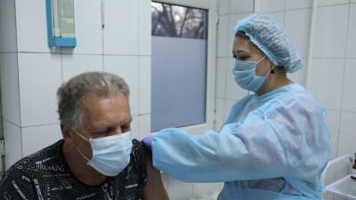 "Совру, если скажу, что вакцинация прошла бесследно". Монологи казахстанцев, привившихся "Спутником V"