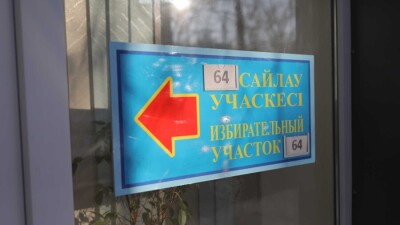 Наблюдателям не хватает мест на избирательных участках. В ТИК Алматы говорят, что ограничений быть не должно