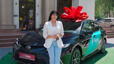 Новую Toyota Camry выиграла жительница Семея в конкурсе ForteBank