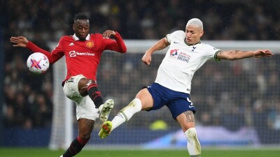 "Манчестер Юнайтед" упустил победу в матче с "Тоттенхэмом"