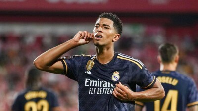 "Реал"  разгромил "Жирону" и возглавил турнирную таблицу испанской Примеры