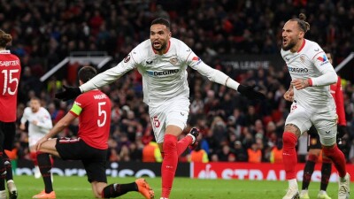 "Манчестер Юнайтед" забил себе два гола и упустил победу в матче с "Севильей" в Лиге Европы