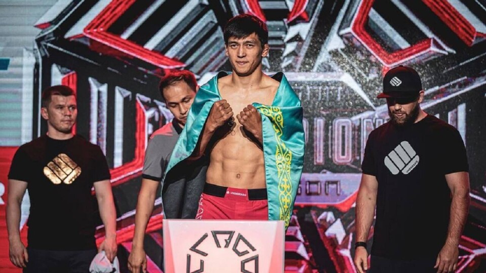 Непобеждённый боец Азат Максум подписал контракт с UFC