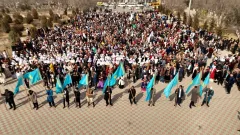 Около 5000 атыраусцев вышли на праздничный парад в День национальной одежды