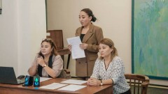 Семейде Республика күніне орай "Полиглот" сайысы өтіп жатыр