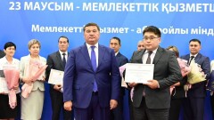 Қызылорда облысының әкімі әріптестерін мемлекеттік қызметші күнімен құттықтады