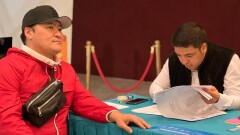 Звездный выбор: эстрадный певец Кайрат Баекенов принял участие в референдуме