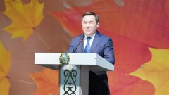 "Әр ұстаз мемлекеттік наградаға лайық". Шымкент әкімі Мұрат Әйтенов педагогтарды құттықтады