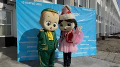 В ВКО на избирательные участки пришли сказочные персонажи и герои в национальных костюмах