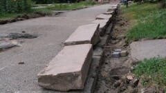 Акимат Алматы: Гранитные бордюры возле Дворца школьников отреставрируют и используют заново