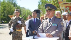 В Кокшетау прошла церемония возложения цветов к памятнику Талгата Бегельдинова
