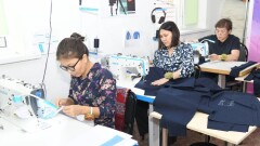 При поддержке Фонда Samruk-Kazyna Trust в Атырауской области начались бесплатные профессиональные курсы для многодетных матерей