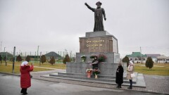 В Туркестане открыли памятник Казыбеку би