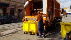 Шымкент: Қоқысты шығару жөніндегі жұмысқа қанағаттанбаған жағдайда тұрғындар компаниямен шартты бұзуға құқылы