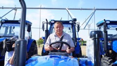 В Туркестанской области крестьянам вручили ключи от 50 тракторов и комбайнов