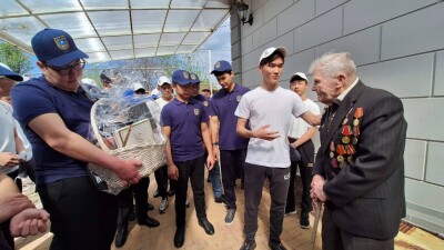 Добрые дела в Алматы: акция "Помоги ближнему" приносит помощь одиноким пенсионерам