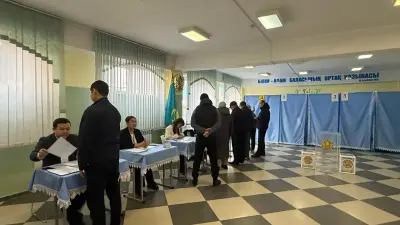 В Алматы избиратели начали приходить на участки ещё до их открытия