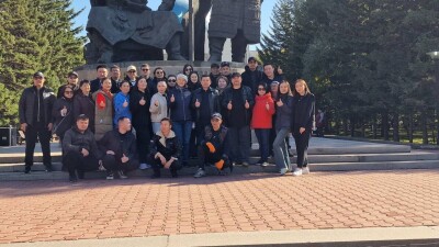 Мы за чистый город: столичные артисты вышли на субботник в Астане