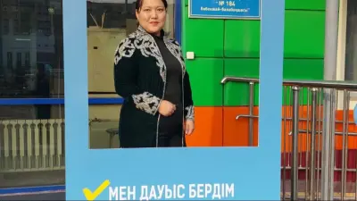 Фотозоны создают праздничную атмосферу в день голосования в Алматы