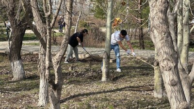 Масштабный субботник провели в Президентском парке Астаны