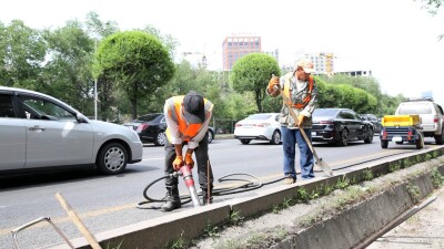 В ходе ремонта дороги по проспекту Аль-Фараби замену бордюров производить не будут