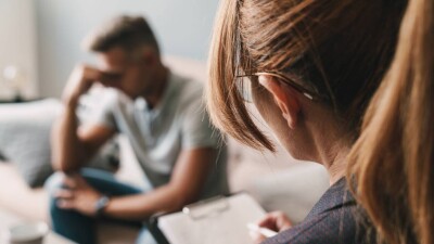 Люди в стационарах – не в зоопарке: Эксперт рассказала, на чей опыт опираются дети при столкновении с наркотиками