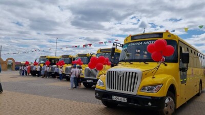 Оралда бес мектепке жаңа автобустар берілді
