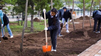 В Астане на общегородской субботник вышли более 56 тысяч человек