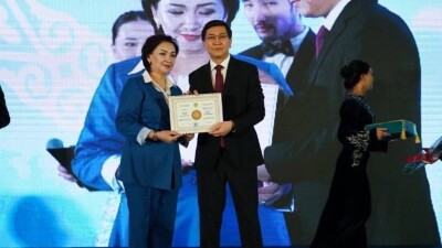 Четыре кызылординских учителя получили звание "Лучший педагог" и сертификаты на 3 миллиона тенге