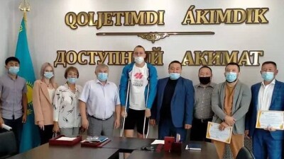 Руководство Есильского района отметило выдающихся спортсменов и тренеров