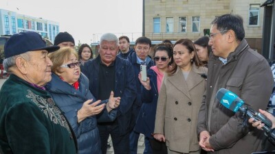 Ерболат Досаев посетил новое общественное пространство в Наурызбайском районе Алматы