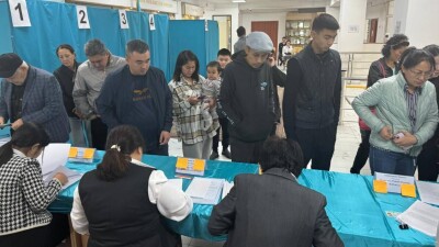 В Алматы на избирательных участках наблюдаются очереди