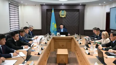 Аким Алматы поручил усилить контроль за состоянием улиц, арычной сети и озеленением в Алатауском районе