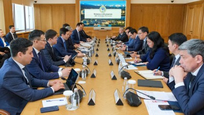 Аким Алматы Ерболат Досаев встретился с председателем правления АО "ФНБ "Самрук-Казына" Нурланом Жакуповым