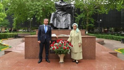 Жазушы Зейнеп Ахметова Шымкент тұрғындарымен кездесті