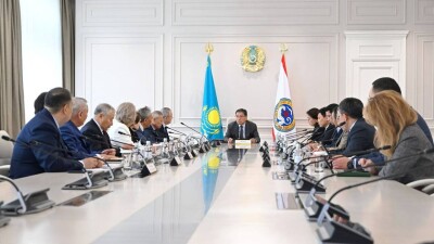 Аким Алматы встретился с членами городского Совета ветеранов