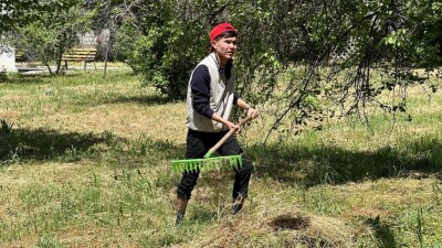 Шымкенттегі "Өнегелі ұрпақ" апталығы: Еңбекші ауданының жастары қарттарға құрмет көрсетті