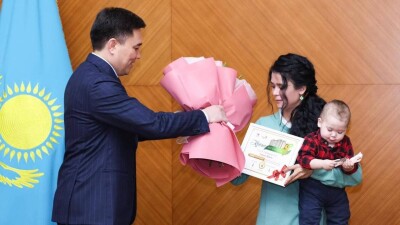 Ключи от квартир от имени главы государства вручил аким Шымкента