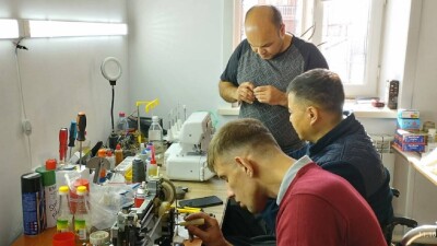 В Кокшетау при господдержке работает мастерская по ремонту инвалидных колясок