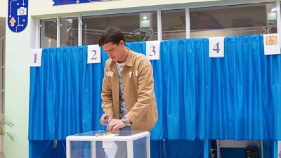 Финалист "X-Factor" отдал свой голос на референдуме