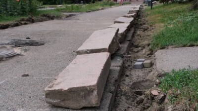 Акимат Алматы: Гранитные бордюры возле Дворца школьников отреставрируют и используют заново