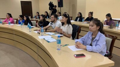 НЦЭЛС знакомит студентов-фармацевтов с азами экспертизы лекарств