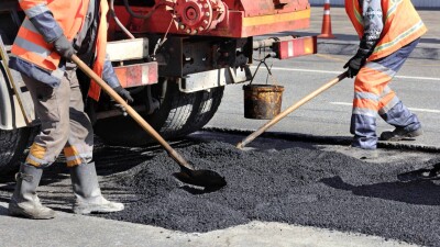 В Туркестанской области ремонтируют и строят более тысячи километров автодорог