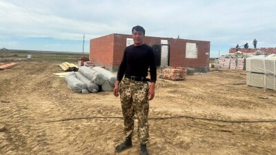 "Пока спасал других, не заметил, как вода пришла в мой дом". Как костанайцы и государство справлялись с паводками