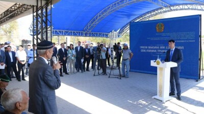 Аким Туркестанской области провел первую встречу с населением