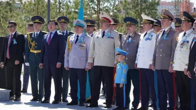 Торжественное возложение цветов к памятнику Сагадату Нурмагамбетову состоялось в Усть-Каменогорске