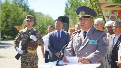 В Кокшетау прошла церемония возложения цветов к памятнику Талгата Бегельдинова