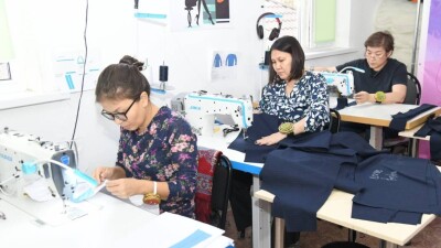 При поддержке Фонда Samruk-Kazyna Trust в Атырауской области начались бесплатные профессиональные курсы для многодетных матерей