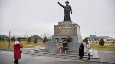 В Туркестане открыли памятник Казыбеку би